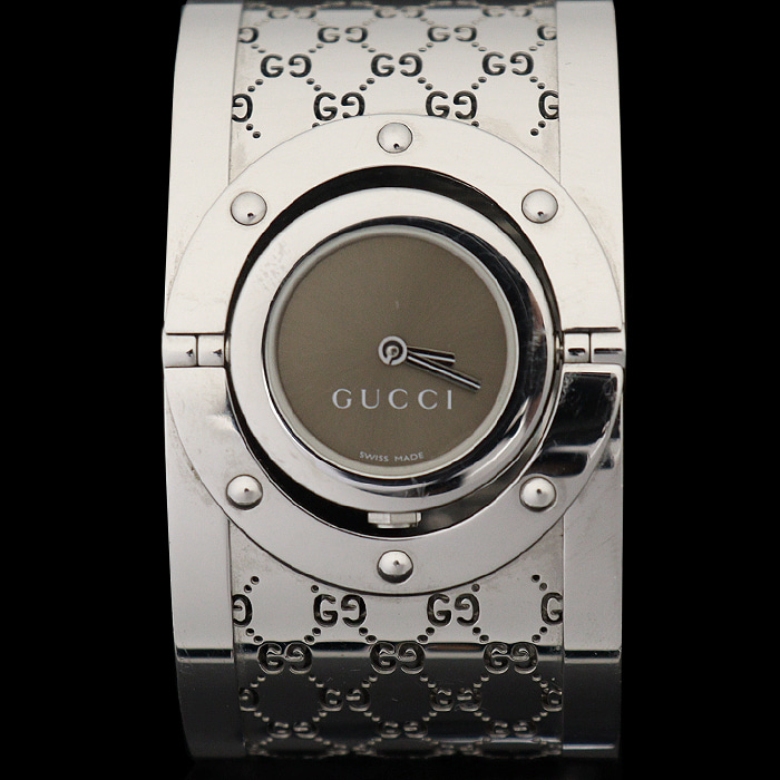 Gucci(구찌) YA112401 스틸 G로고 트월 뱅글 라지 팔찌 여성 시계