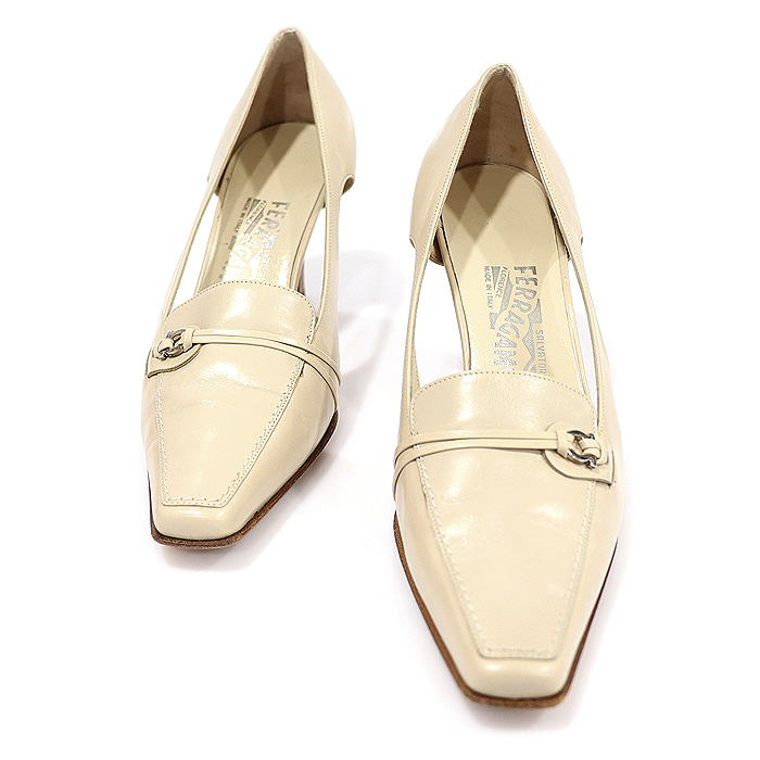 Ferragamo Ivory Leather Silver Gancini Pumps Women&#039;s Shoes 7.5D