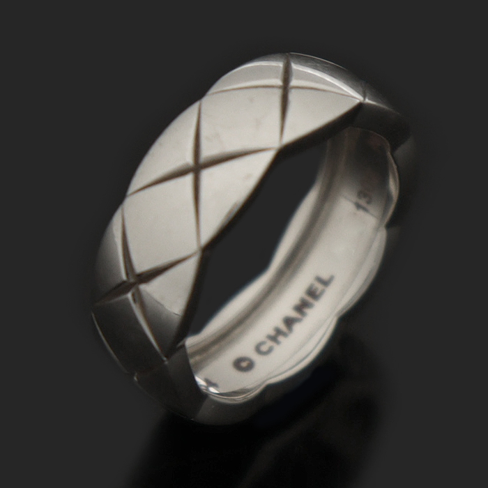 Chanel J10570 18K White Gold Quilting Motive Coco Crush Small Ring No. 54