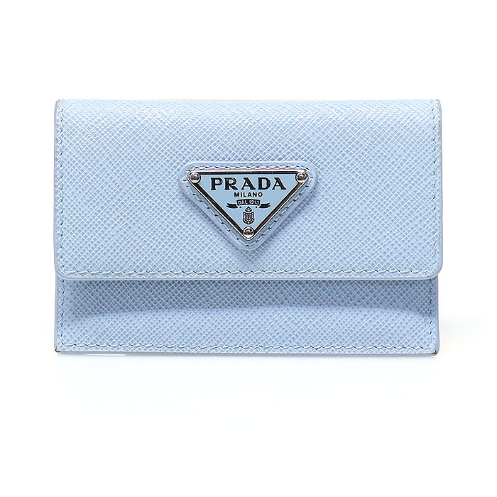 Prada(프라다) 1MF028 페일 블루 사피아노 레더 은장 트라이앵글 로고 플랩 카드 지갑