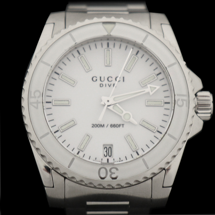 Gucci(구찌) YA136402 136.4 32MM 화이트 스틸 쿼츠 DIVE 다이브 여성 시계