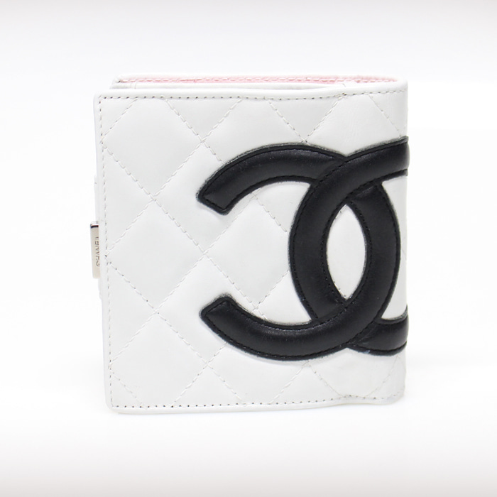 Chanel(샤넬) A26720 화이트 램스킨 COCO 로고 깜봉 반지갑