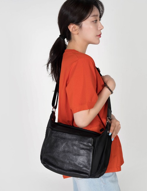 [Fast delivery/travel recommendation] J-Panel Cross Bag.
