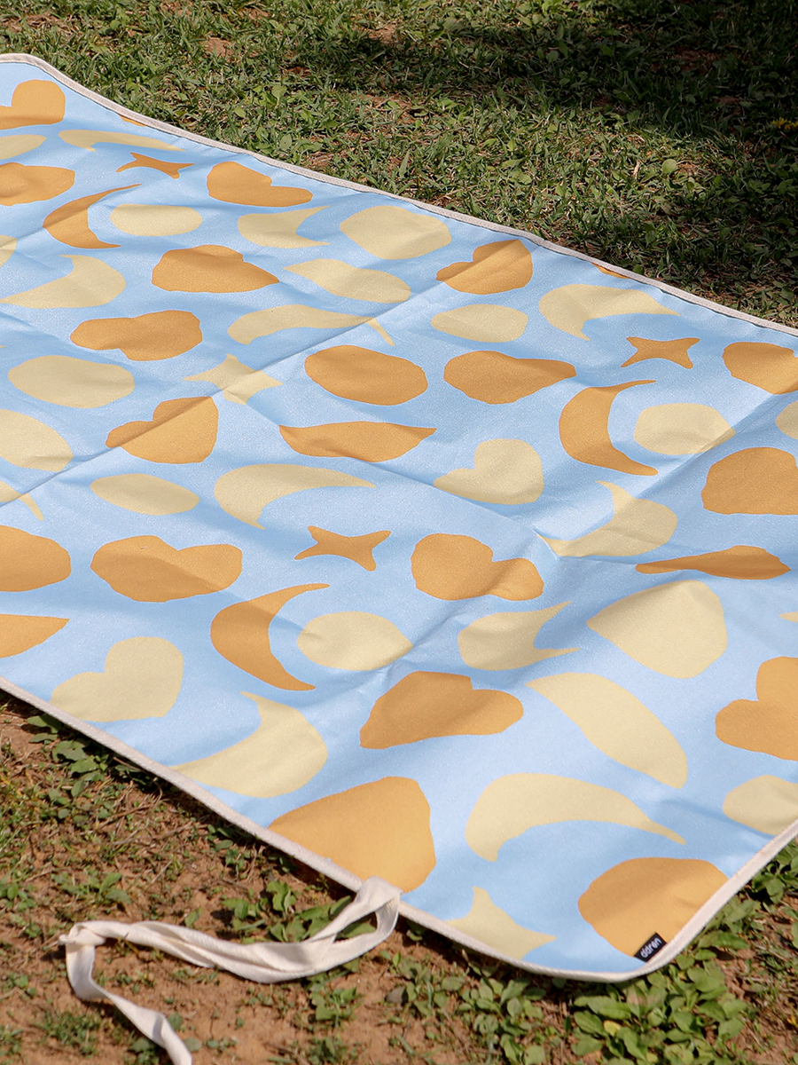 [moon and heart] picnic mat