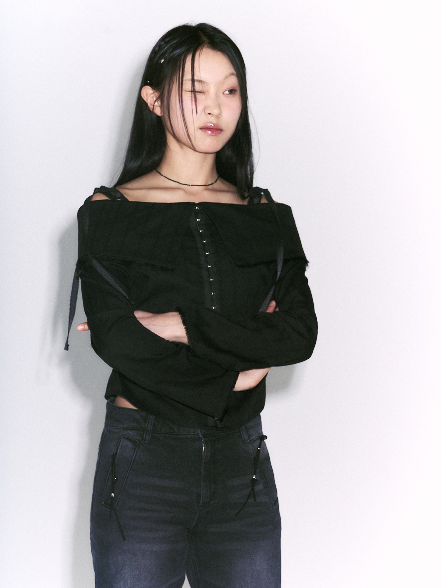 hook off shoulder blouse [black]