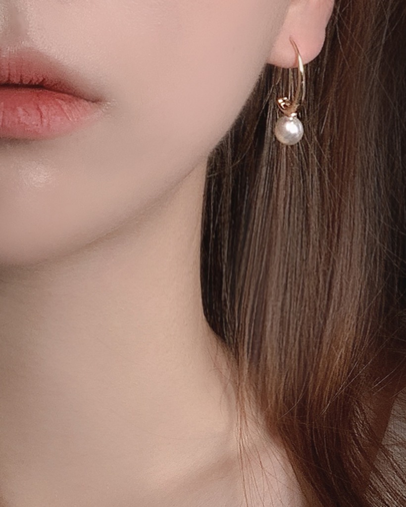 hook pearl earring