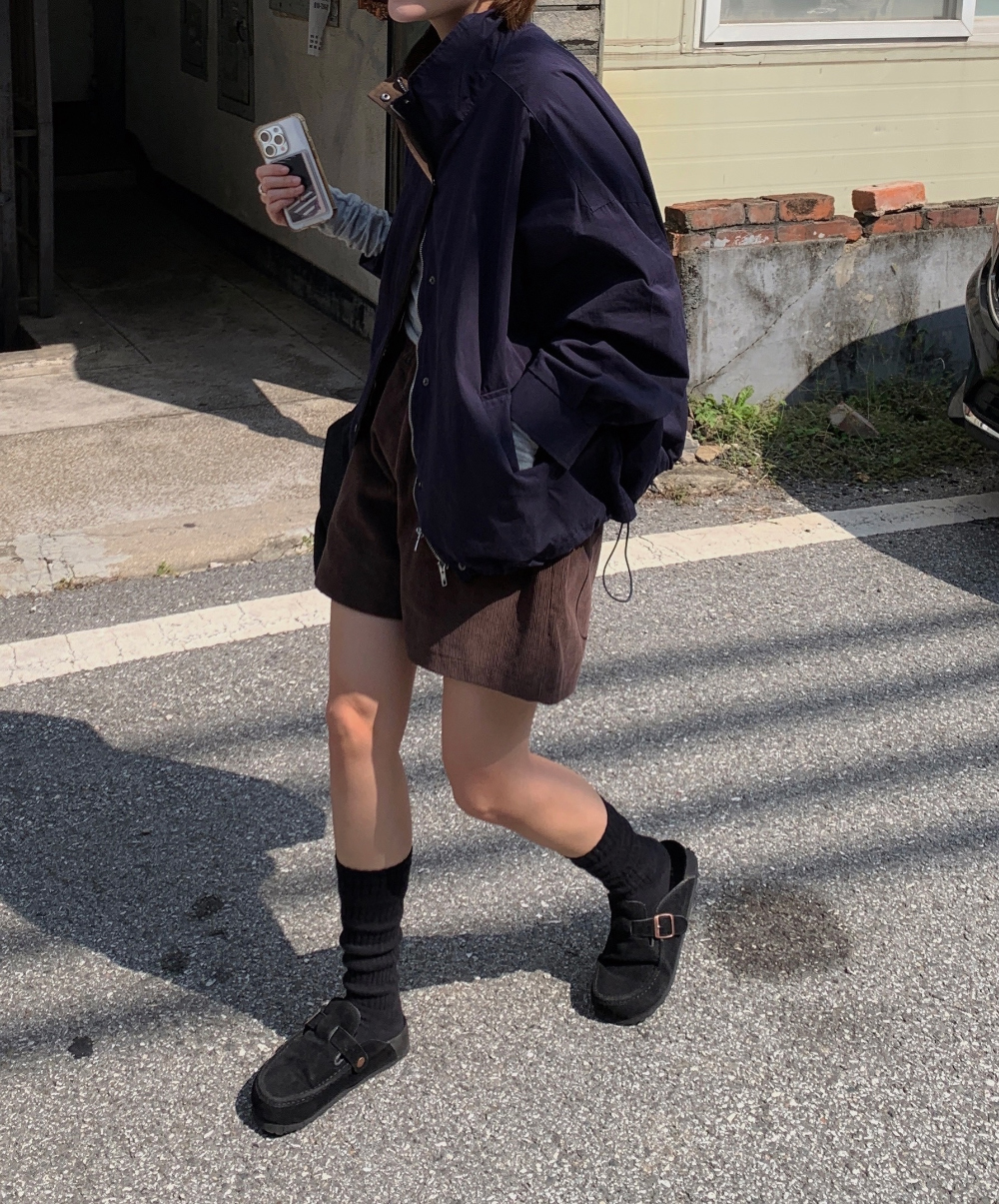 반바지 모델 착용 이미지-S1L44