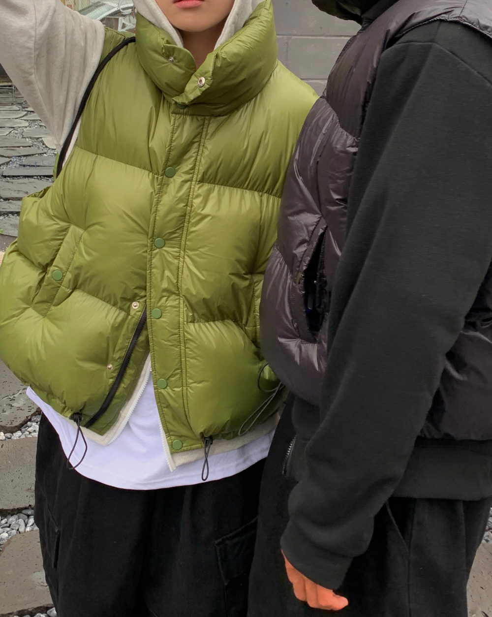 패딩 모델 착용 이미지-S1L55