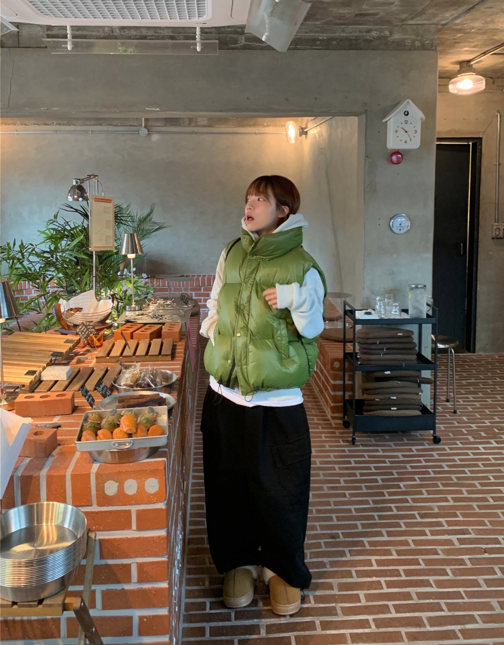 패딩 모델 착용 이미지-S1L68