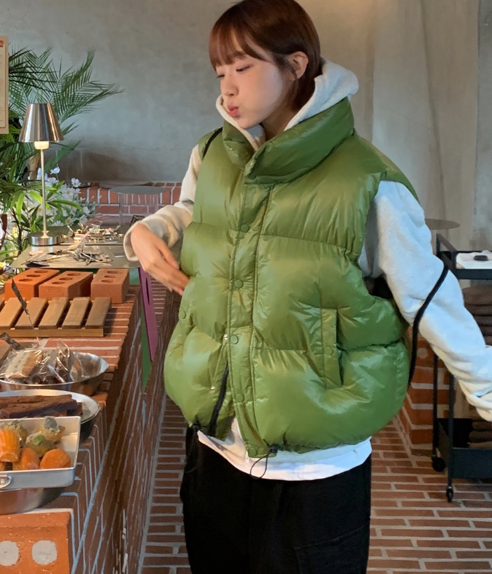 패딩 모델 착용 이미지-S1L69