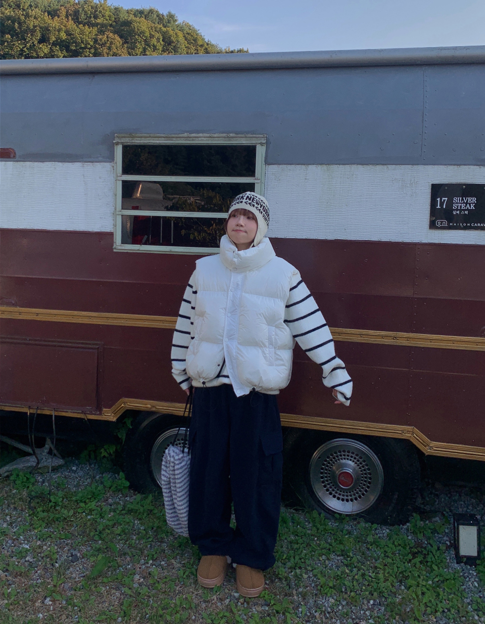 패딩 모델 착용 이미지-S1L37