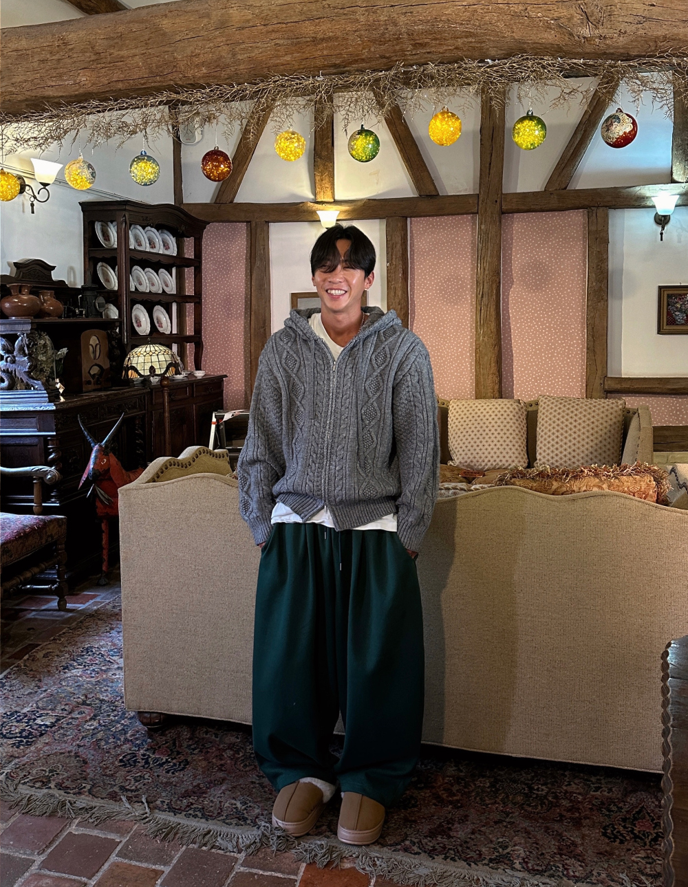 긴팔 티셔츠 모델 착용 이미지-S1L54