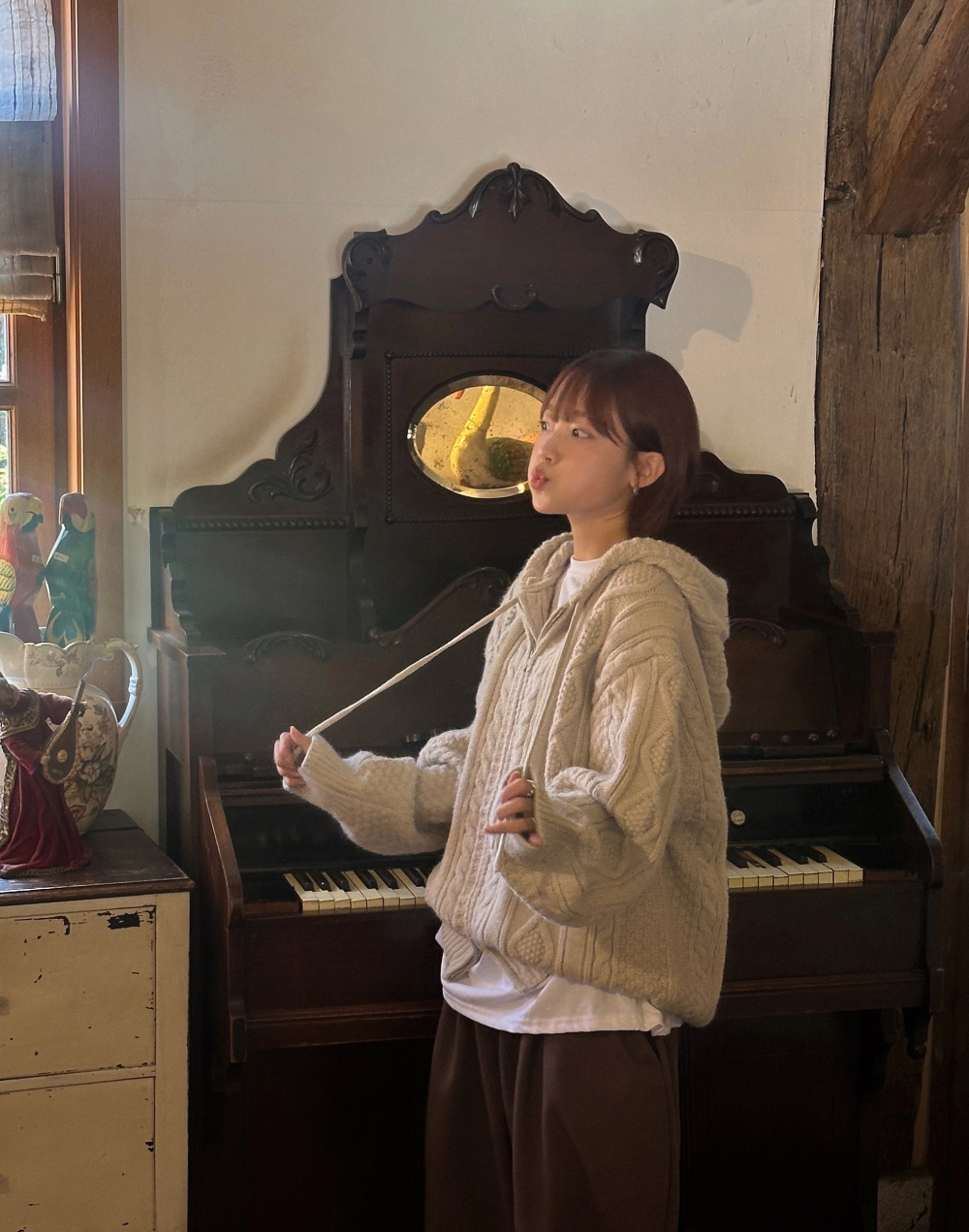 긴팔 티셔츠 모델 착용 이미지-S1L46