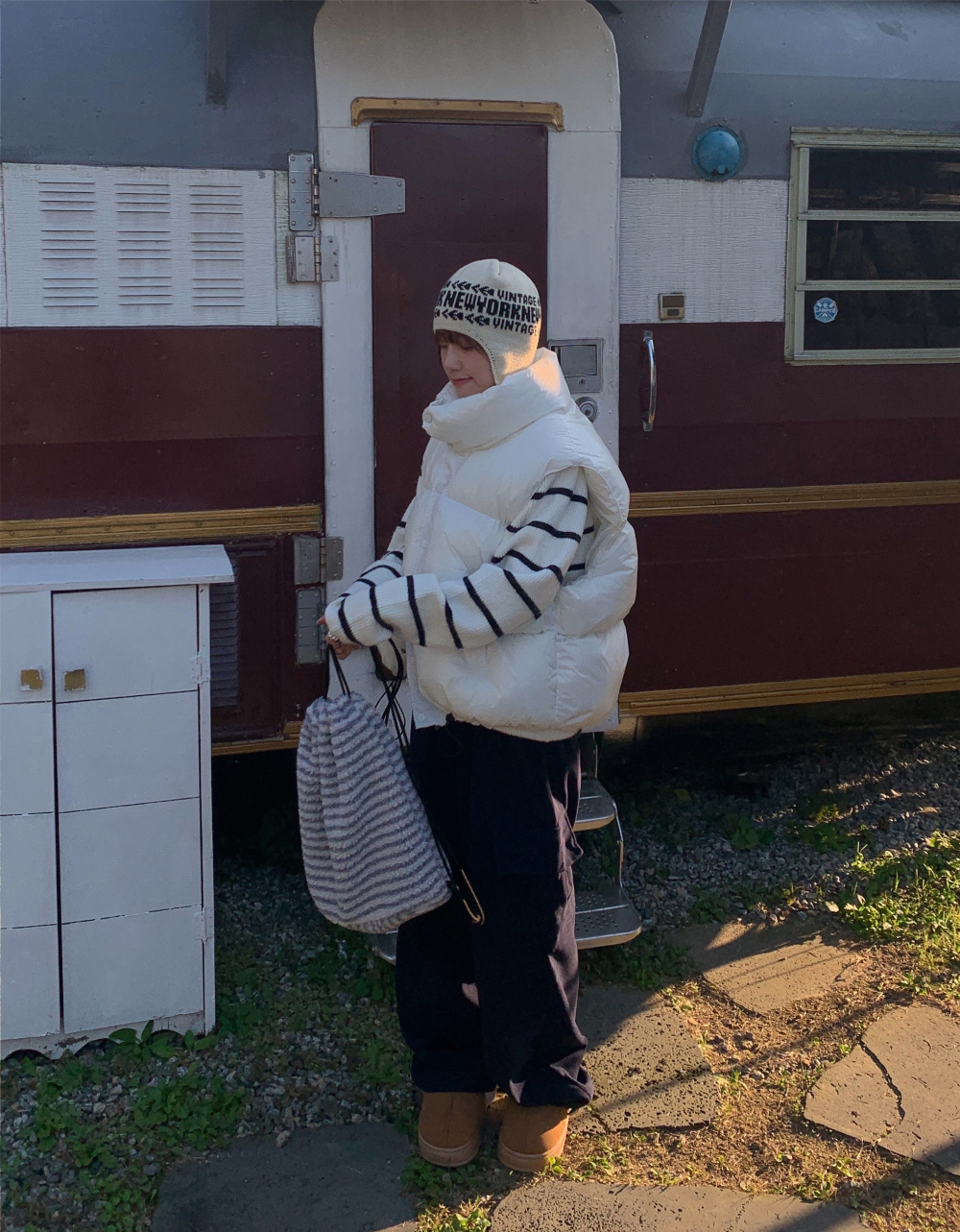 패딩 모델 착용 이미지-S1L43