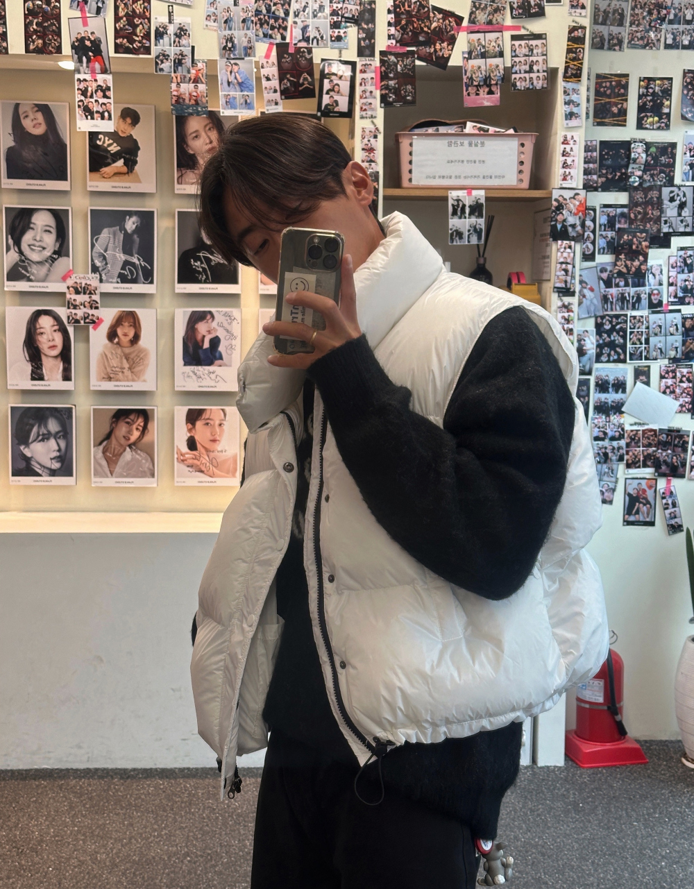 패딩 모델 착용 이미지-S2L6