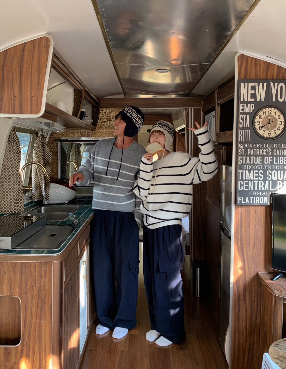 패딩 모델 착용 이미지-S1L47