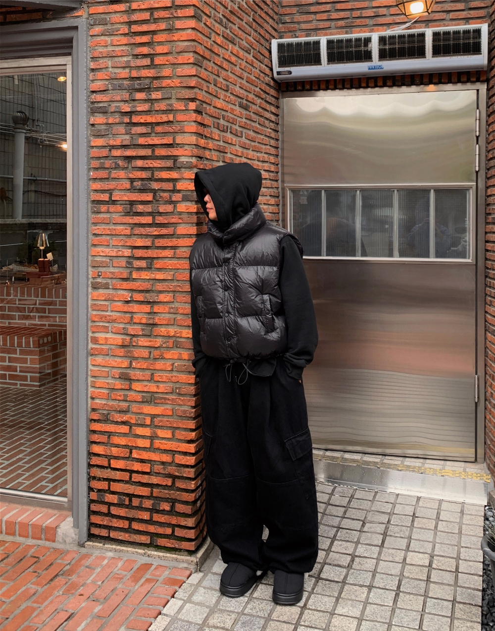패딩 모델 착용 이미지-S1L79