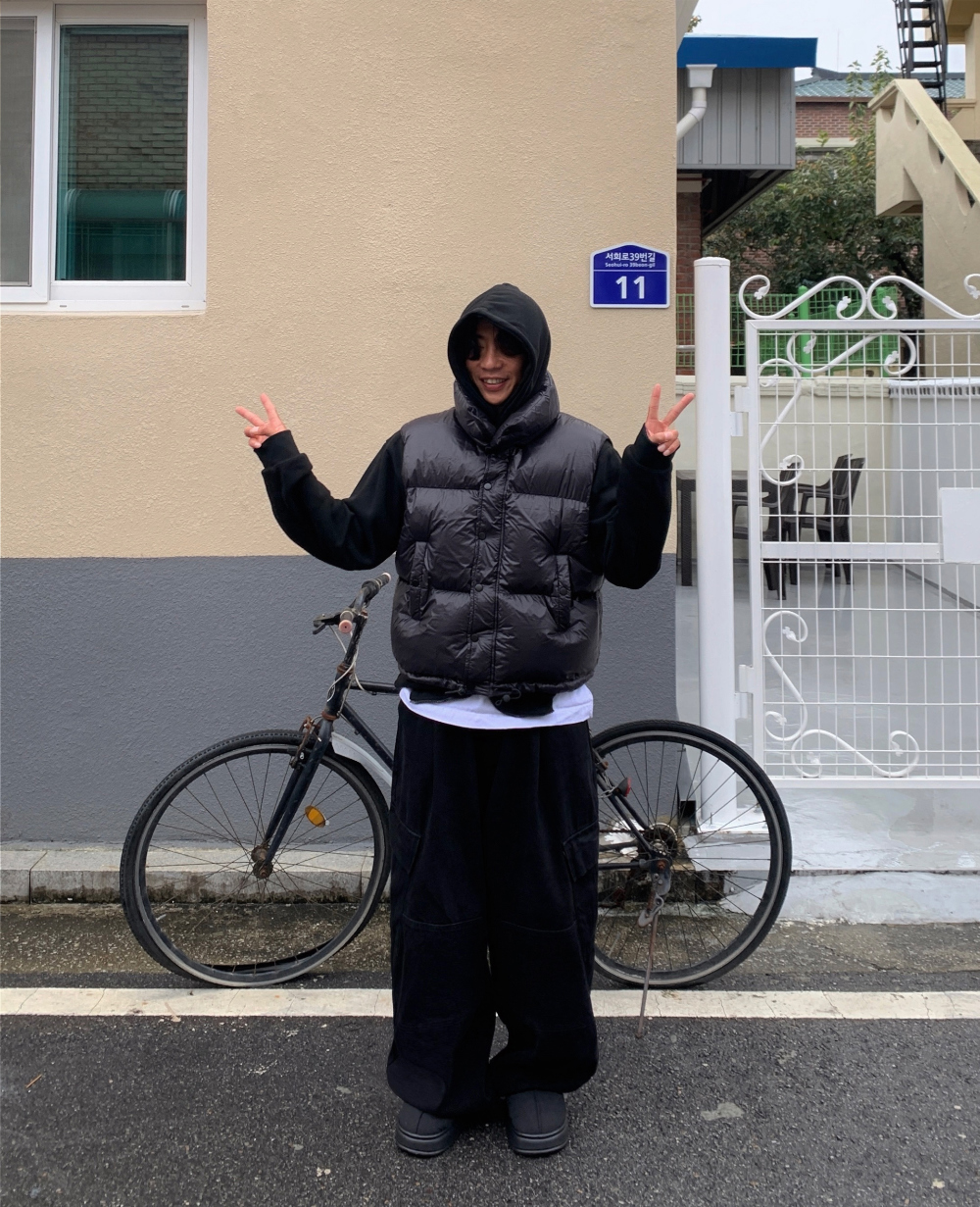 패딩 모델 착용 이미지-S1L75