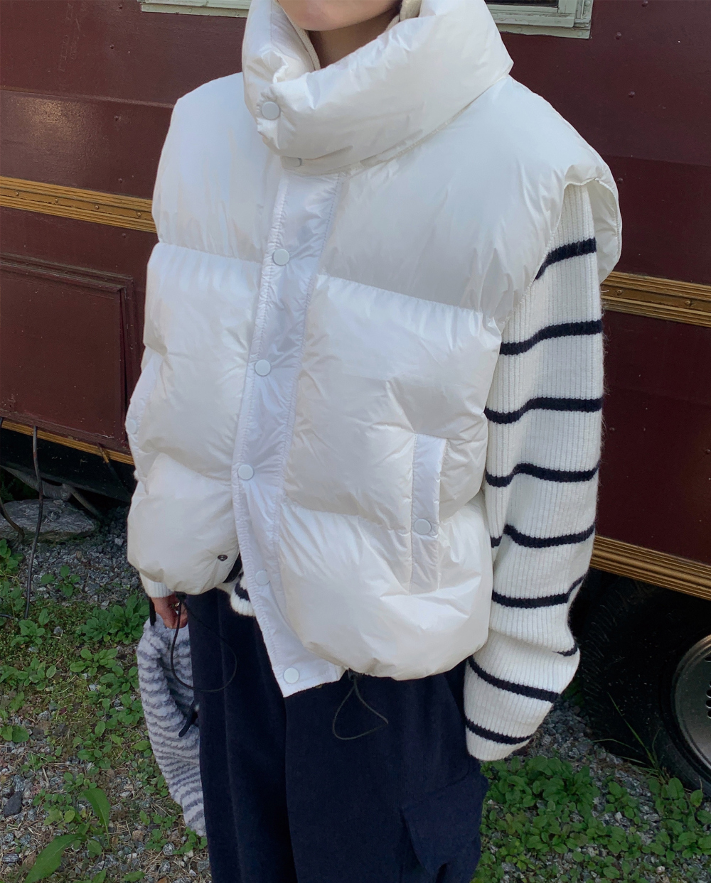 패딩 모델 착용 이미지-S1L39