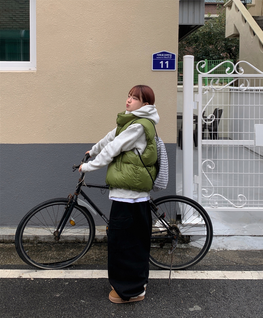 패딩 모델 착용 이미지-S1L62