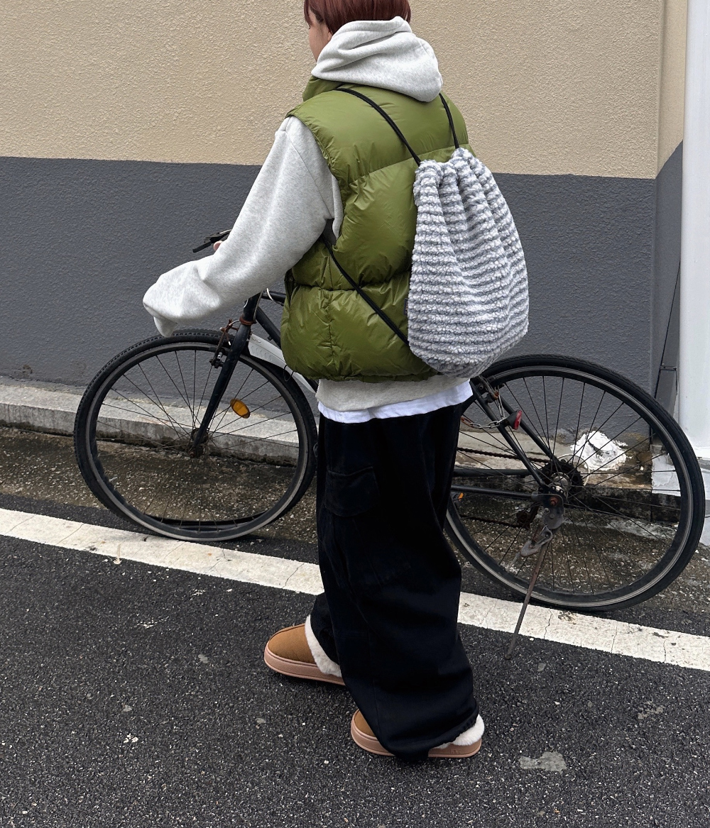 패딩 모델 착용 이미지-S1L63