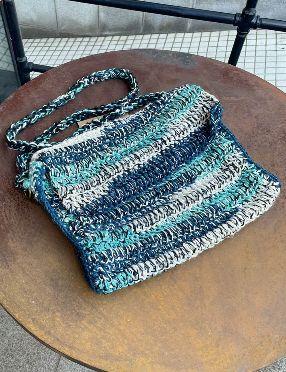 HAND KNITTED MESSENGER BAG_NAVY/BLUE/SILVER