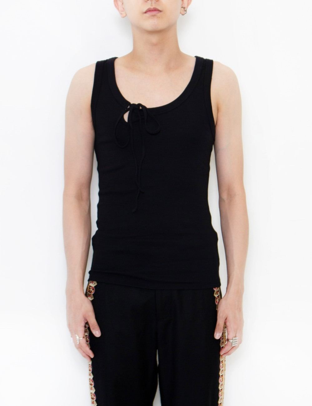 KEYHOLE TIE NECK TANK_COCHRANE_BLACK