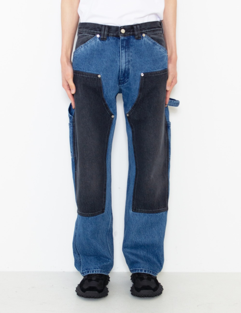 COLOURBLOCKED DENIM CARPENTER JEAN_BLACKBLUE