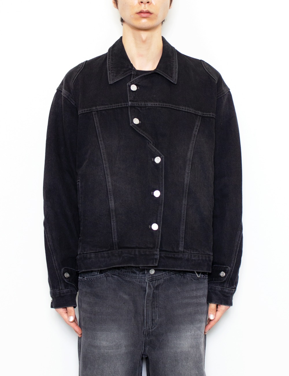 STRAGGER PLACKET ARC DENIM JACKET_BLACK