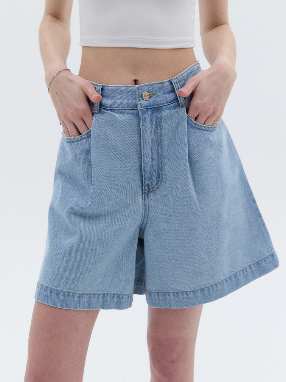 One Tuck Denim Shorts Light Blue