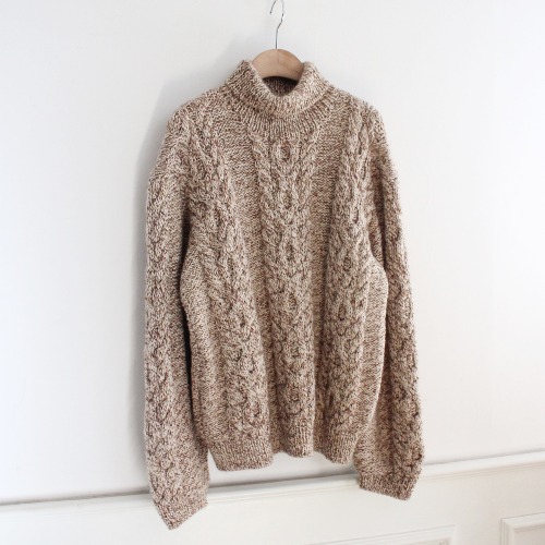 WOOL HAND KNIT