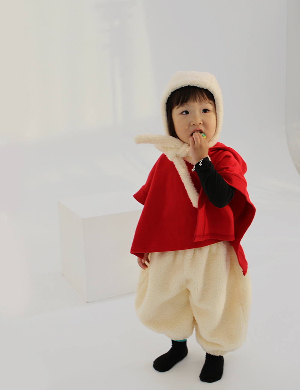 긴팔 티셔츠 모델 착용 이미지-S35L3