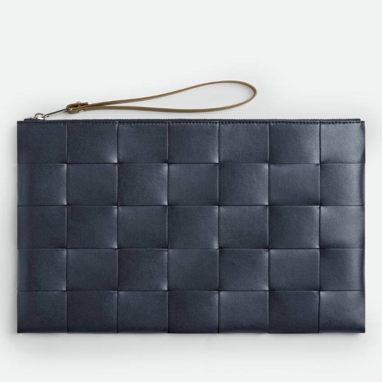 보테가베네타 남성 클러치백 BOTTEGAVENETA 카세트 라지 플랫 파우치 649616VBWD64070