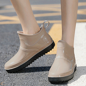 DSS34 앵클 레인 부츠 숏 에나멜 비치 바캉스 아쿠아 물놀이 심플 통굽 가벼운 장화 신발 캐주얼 PVC 젤리 방수 슈즈 2.5cm