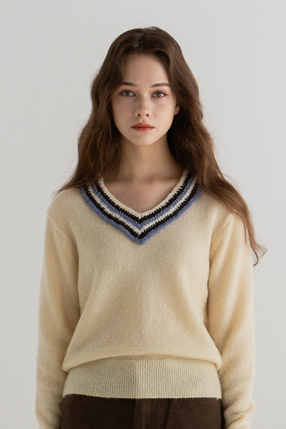 CROCHET NECK TRIM PULLOVER-IVORY/CHARCOAL