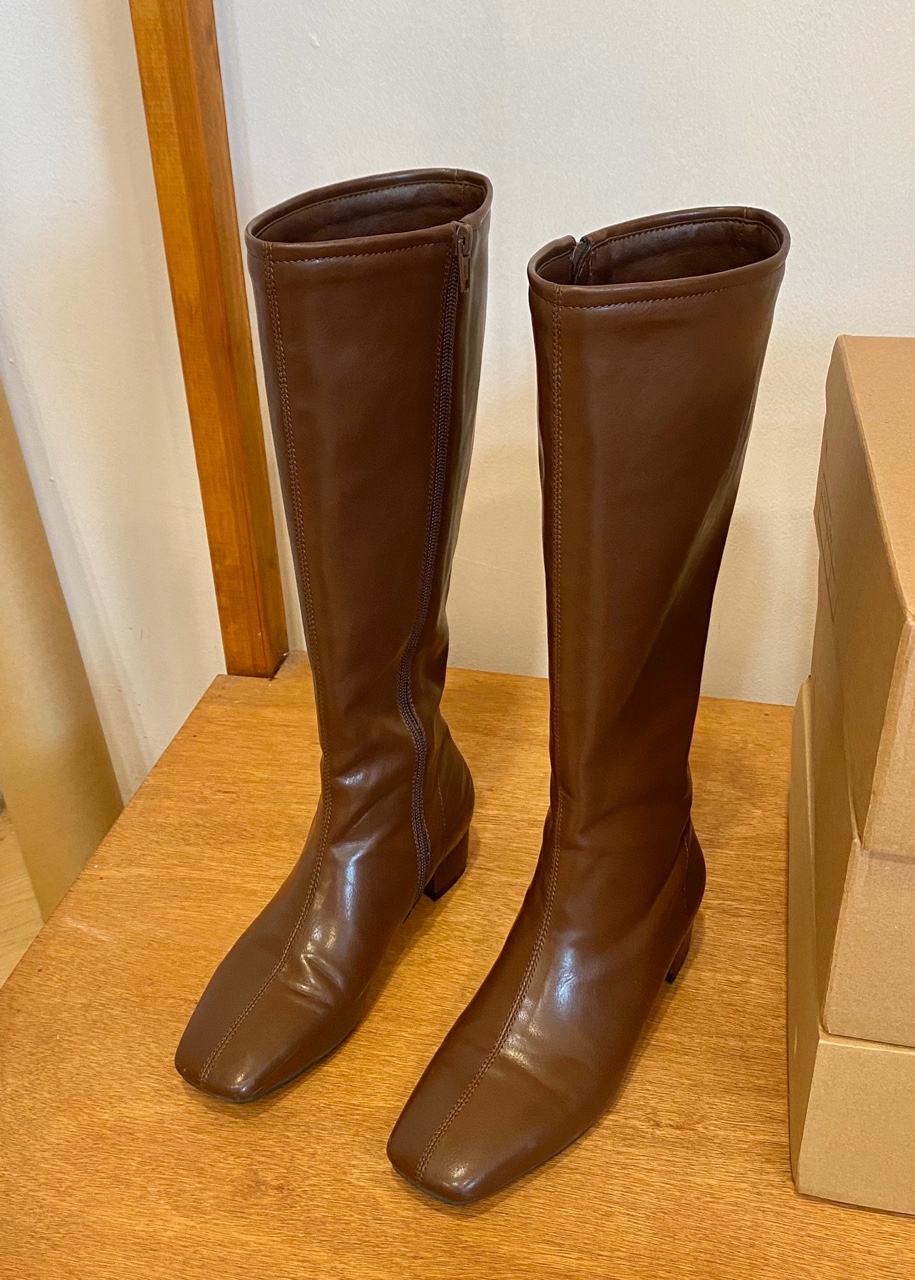 반품 건 하나 없는 상품 / 로아 대표도 소장 / Long boots ( brown color )