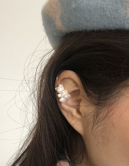 teddybear gold ball earcuff