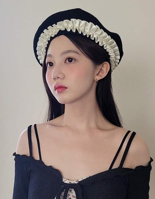 lace beret black