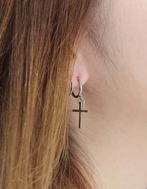 simple cross earcuff