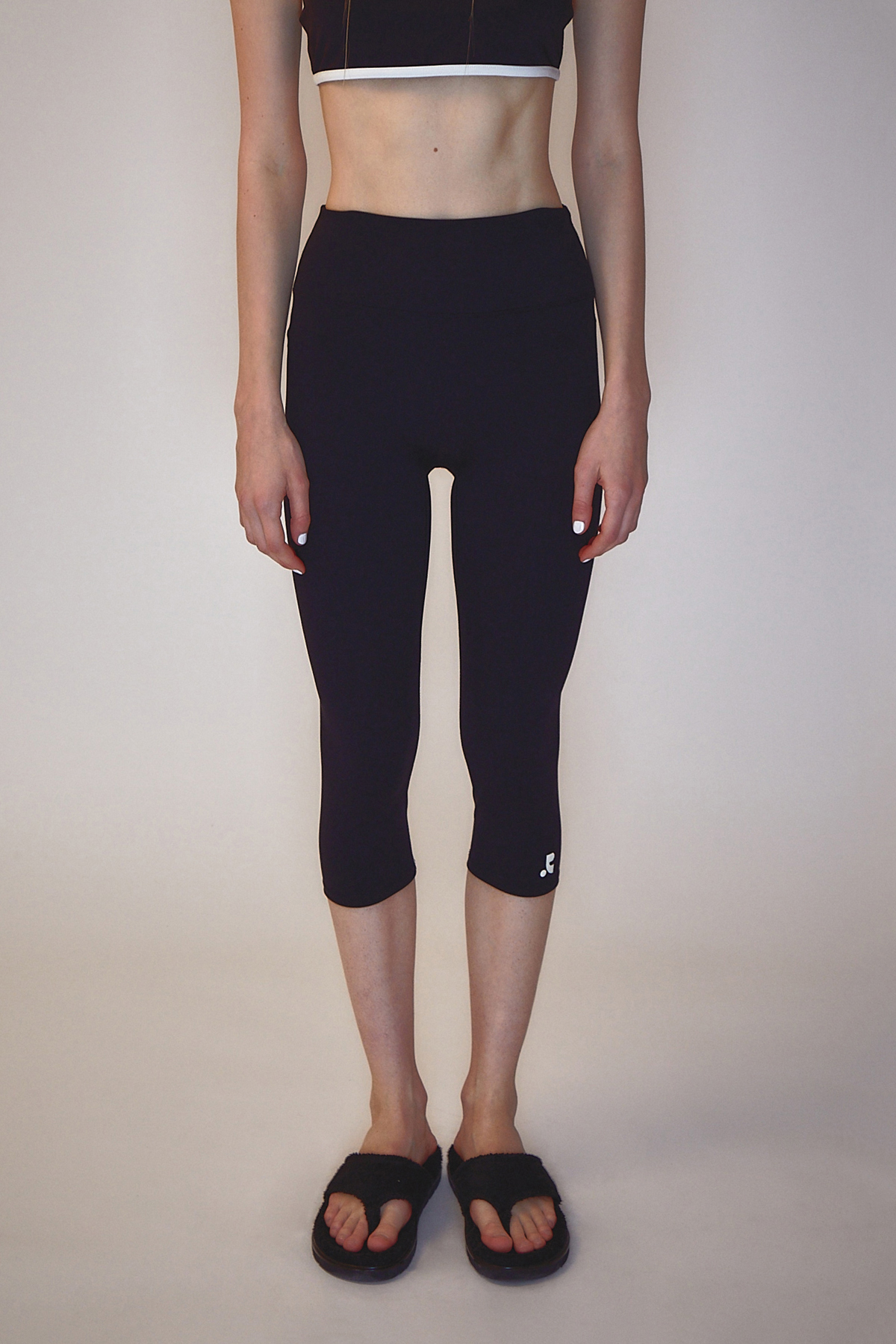 【韓国 Rest & Recreation】RR LOGO CAPRI PANTS - BLACK RR LOGO CAPRI PANTS - BLACK - rest and recreation