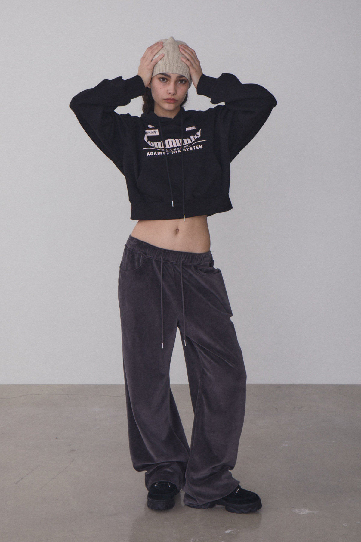 トップス Rest&Recreation COMMUNITY CROPPED HOODIE RR COMMUNITY CROPPED HOODIE - BLACK - rest and recreation
