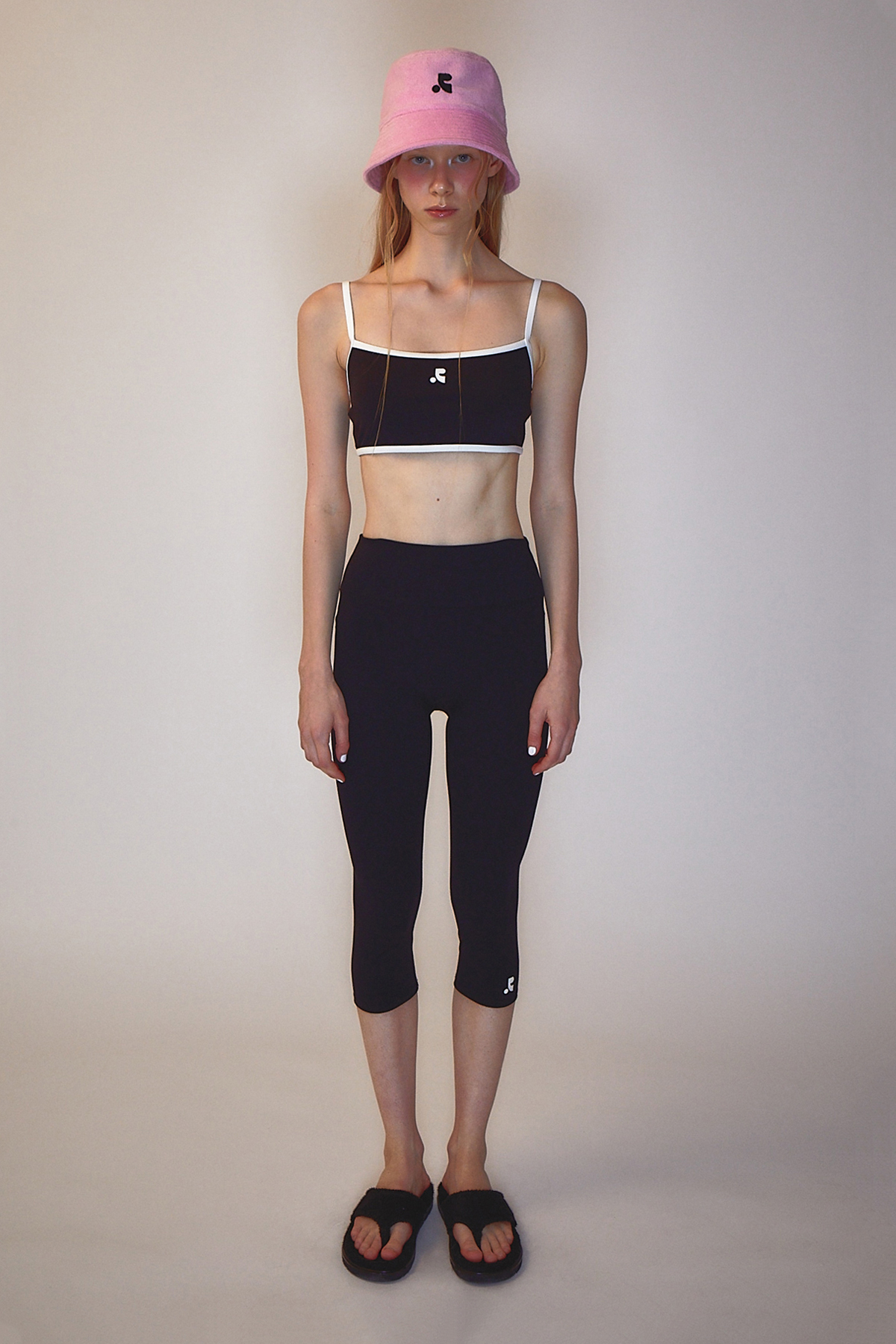 【韓国 Rest & Recreation】RR LOGO CAPRI PANTS - BLACK RR LOGO CAPRI PANTS - BLACK - rest and recreation