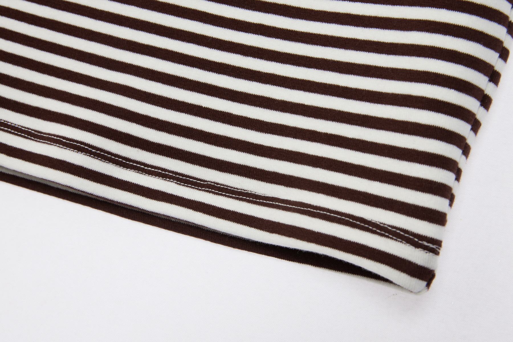 STRIPE LIP NECK T-SHIRT - BROWN - rest and recreation