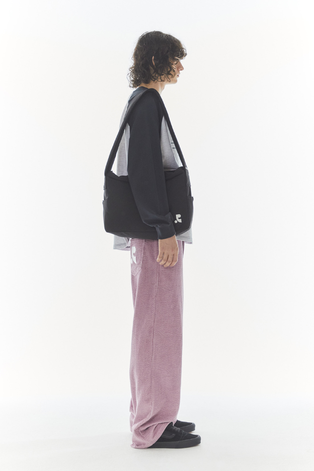 PADDING SHOULDER BAG - BLACK - rest and recreation