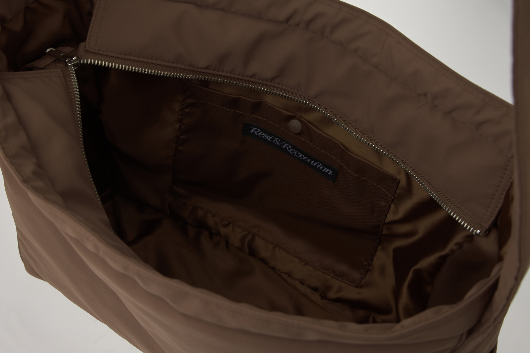★Rest & Recreation★ PADDING SHOULDER BAG BROWN RR243AC011 PADDING SHOULDER BAG - BROWN - rest and recreation