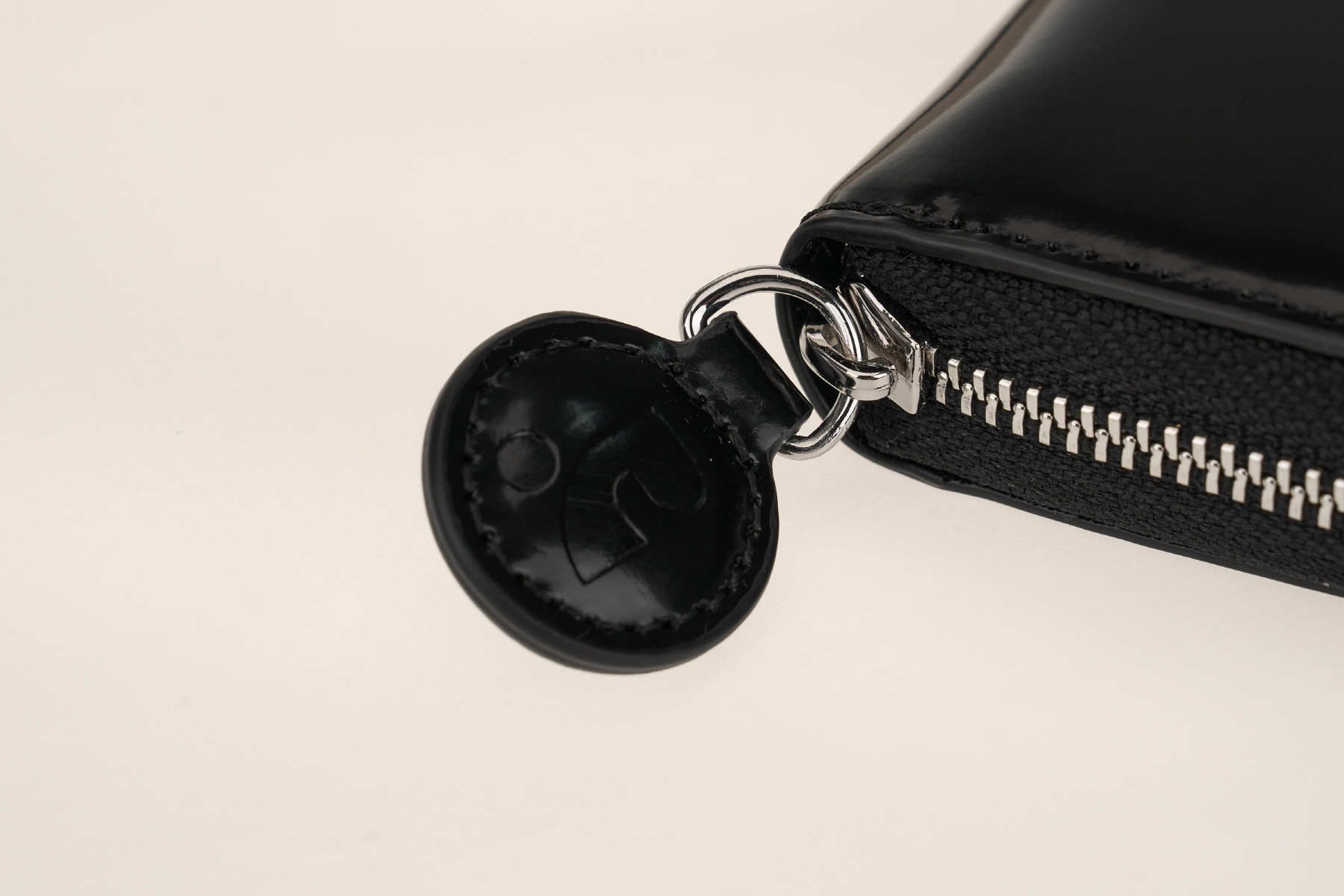 ZIPPY WALLET - BLACK - rest and recreation