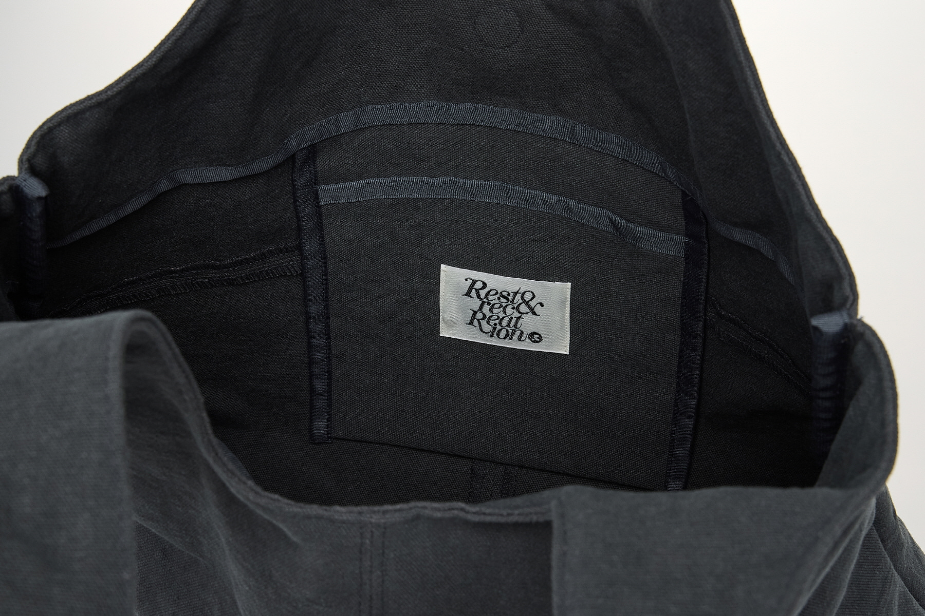 COTTON SHOULDER BAG - CHARCOAL - rest and recreation