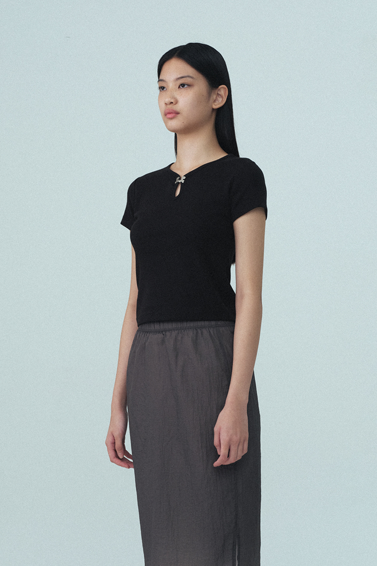 U-NECK LOGO CLIP TOP - BLACK - rest and recreation