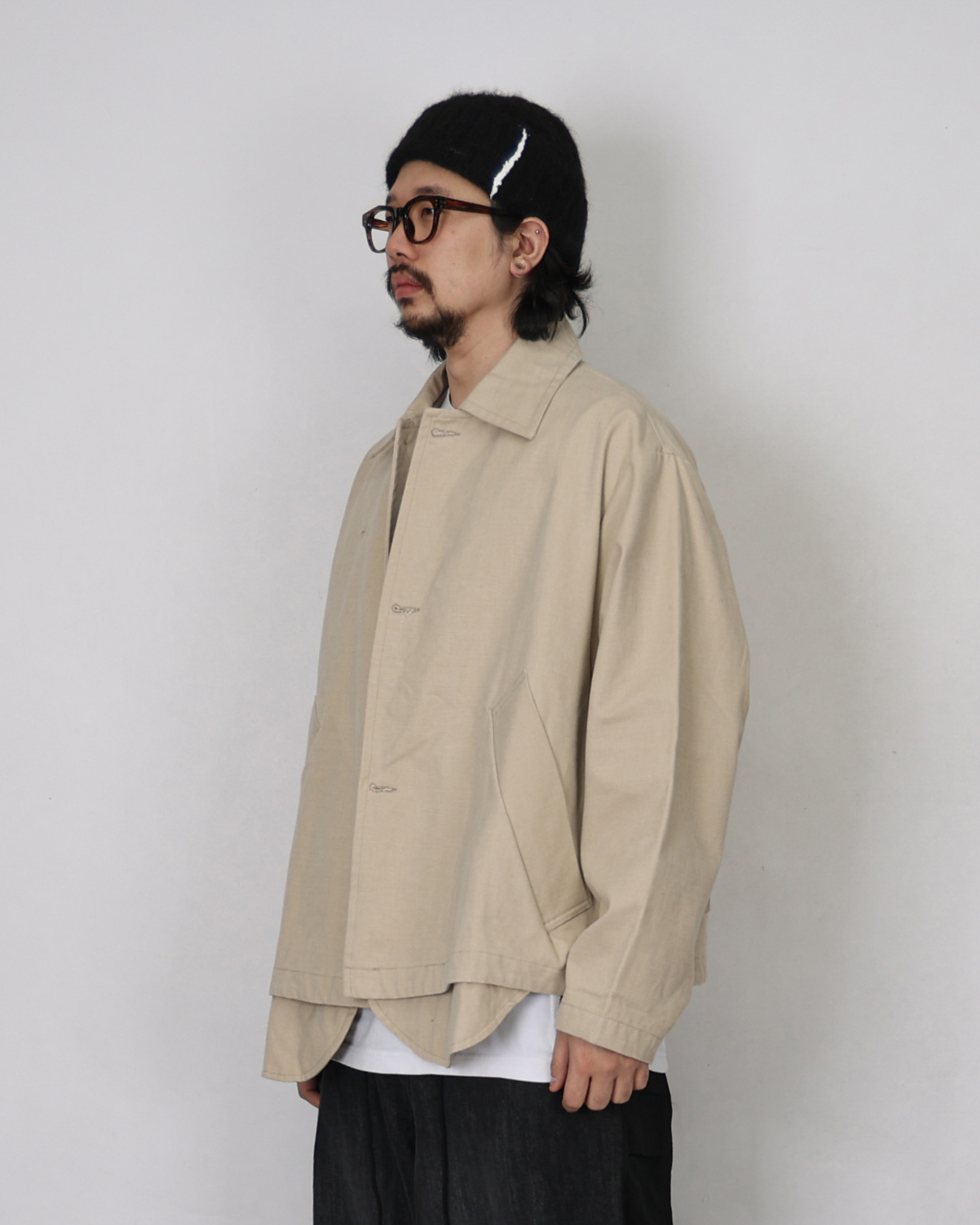 EVERYOVER Pocket Layered Half Jacket (Black/Beige)