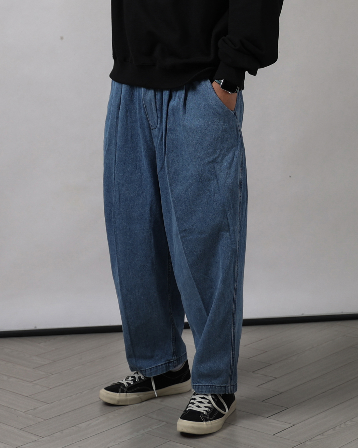 RARM Two Tuck Crop Denim Balloon Pants (Black Denim/Blue Denim)